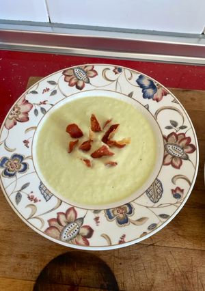 Foto principal de Crema de Calabacín, Puerro y Pera con Roquefort