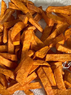 Una foto de Boniatos fritos para acompañamiento