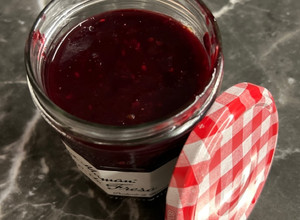 Una foto de Mermelada de frutos rojos con panificadora
