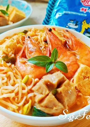 A picture of Nanyang-Style Laksa Shrimp Noodles.