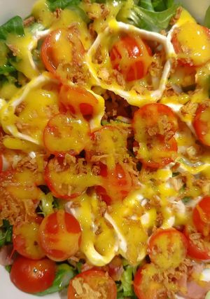 Una foto de Ensalada de Canónigos y Espinacas con Rulo de cabra y Bacon