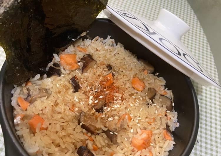 Resep Claypot Salmon Shitake Mushroom 🍄 Rice yang Bisa Manjain Lidah