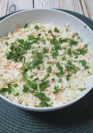 KFC-stílusú Káposztasaláta 🥗 Krémes, Friss és Ellenállhatatlan 🇺🇸 🗽 recept fotója
