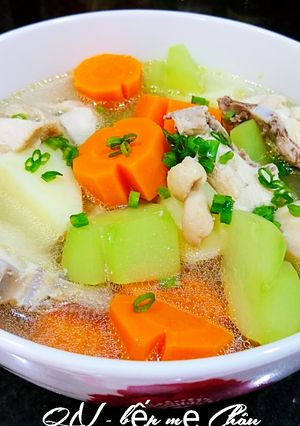 Hình của món Canh gà hầm củ.