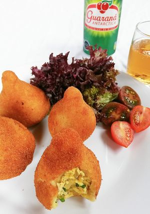 Una foto de Coxinha de frango 🇧🇷💕