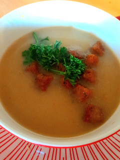 A picture of Vegan chicory and apple soup.