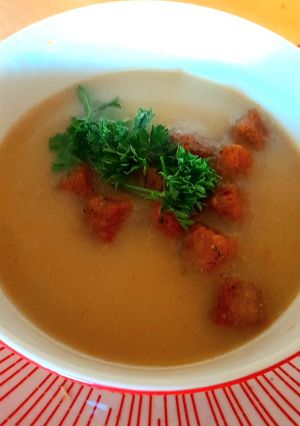 A picture of Vegan chicory and apple soup.
