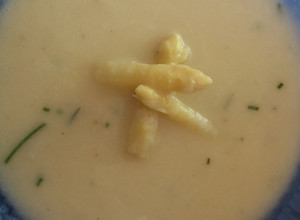 Fehér spárgakrémleves egyszerűen (tejmentesen) recept fotója