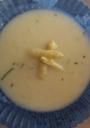 Fehér spárgakrémleves egyszerűen (tejmentesen) recept fotója