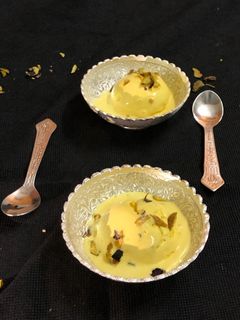 हल्दी की आइसक्रीम (Haldi ki Icecream recipe in hindi) रेसिपी मुख्य फोटो