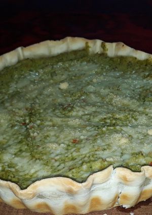 Una foto de Tarta de brócoli y salsa blanca