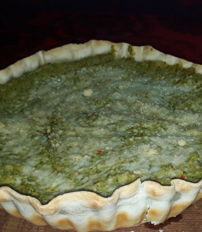 Una foto de Tarta de brócoli y salsa blanca