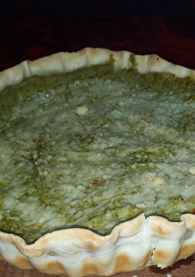 Una foto de Tarta de brócoli y salsa blanca