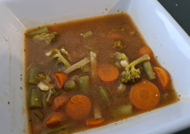 Sopa de verduras mexicana