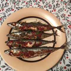A picture of Mackerel roasted in tomato sauce.
