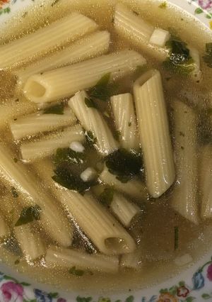 Una foto de Sopa de pasta con perejil