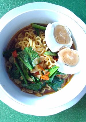 Foto resep Mie Rebus Pedas Telur Asin