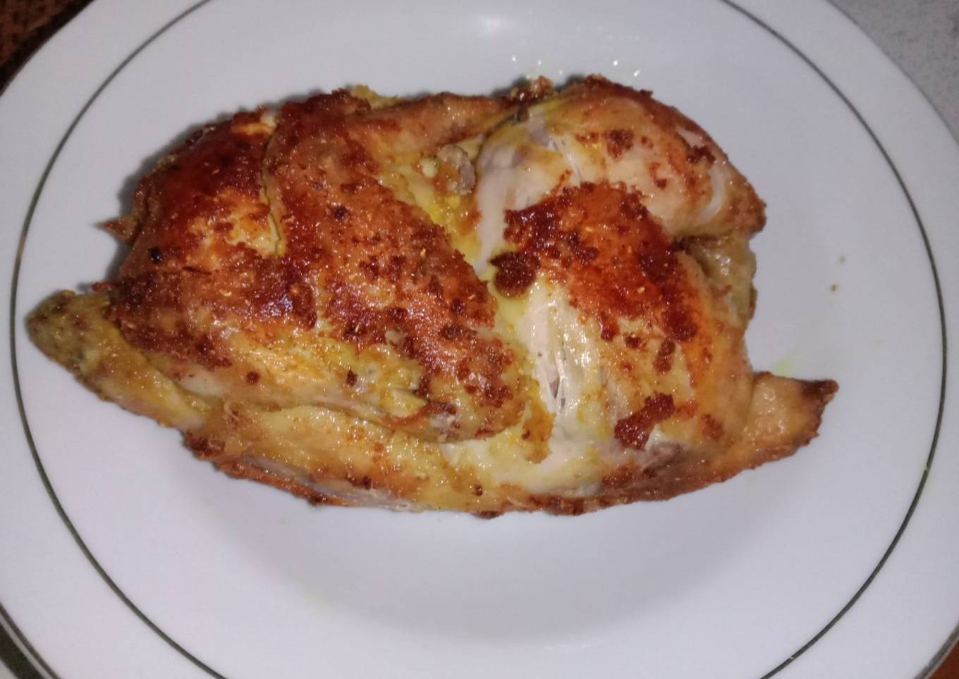 Ayam goreng setengah utuh