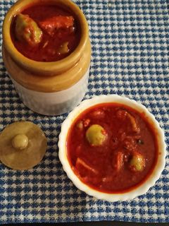 ગોળ કેરીનું અથાણું (Gol Keri Athanu Recipe In Gujarati) રેસીપી મુખ્ય ફોટો