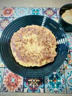 Una foto de Tortilla de croissant y jamón