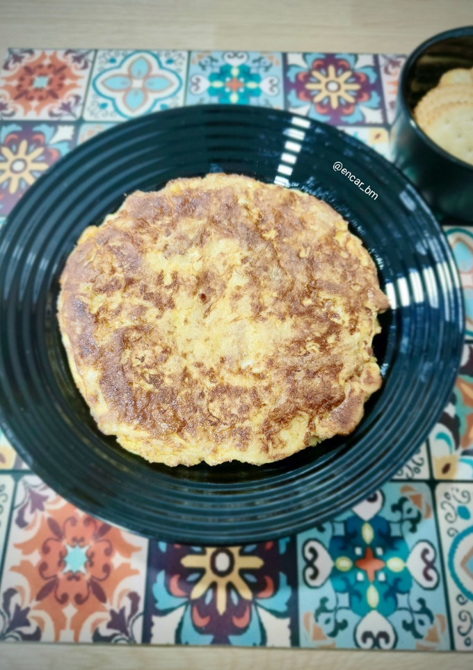 Una foto de Tortilla de croissant y jamón