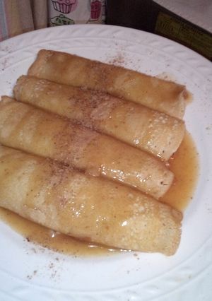 Una foto de Crepes de manzana canela miel