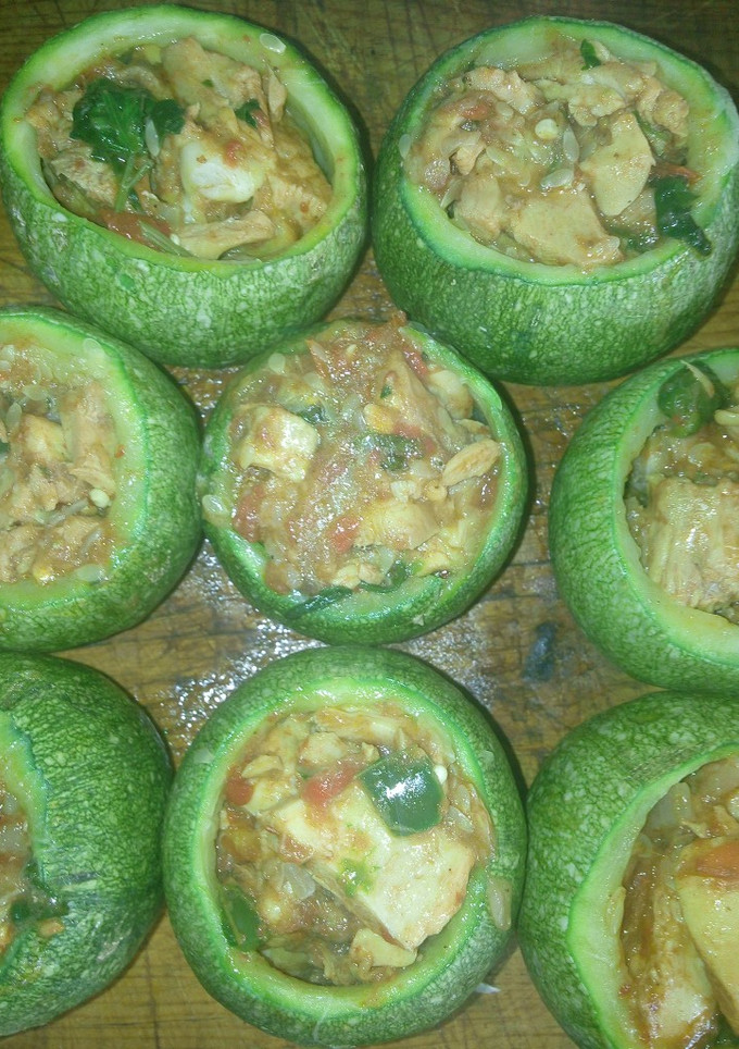Una foto de Calabacines rellenos de pollo a la Mexicana a la Mario, s