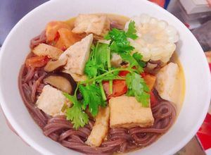 Hình của món Phở gạo lứt nấu soup chay.