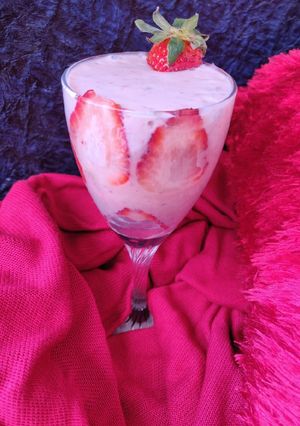 A picture of Strawberry smoothie.