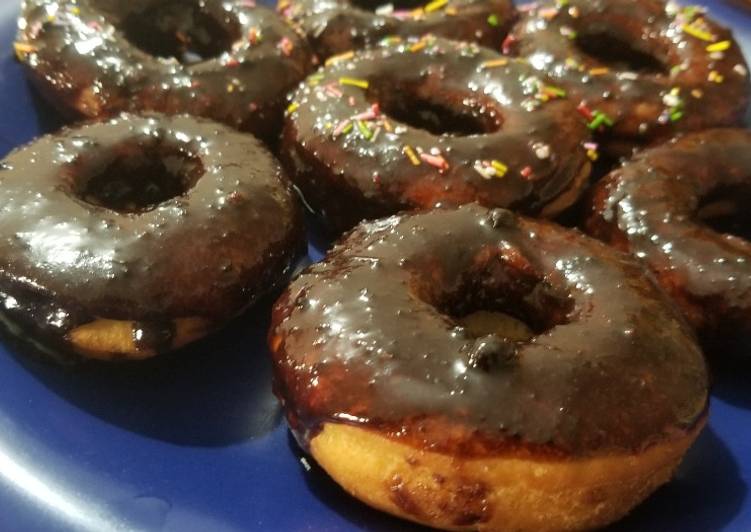 Simple Way to Prepare Speedy Doughnuts With Chocolate Topping