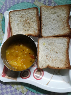 A picture of Bread toast and ghoogni.