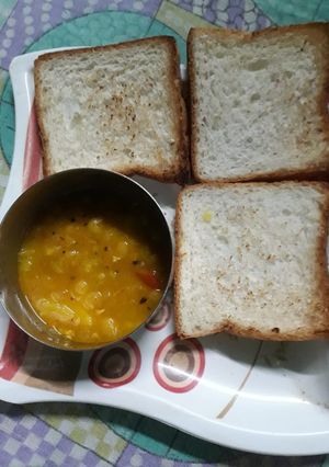 A picture of Bread toast and ghoogni.