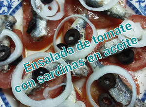 Foto principal de Ensalada de 🍅 tomate con sardinas🐟 en aceite