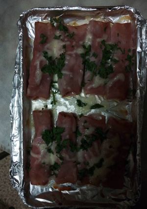 Una foto de Rollitos de jamón cocido con beicon y mozzarella