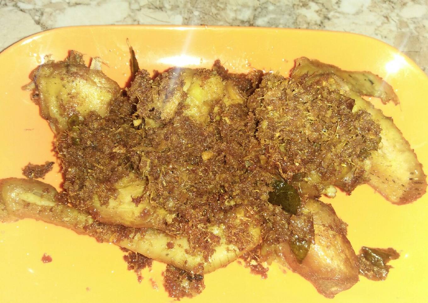 Ayam goreng bumbu laos
