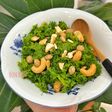 Kale Salad & Cách Làm Mềm Cải Xoăn