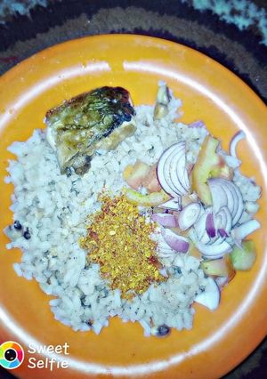 A picture of Rice and beans with fish.