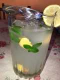 Limonada sin azúcar con mentas y jengibre 🫚