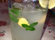 Una foto de limonada stevia