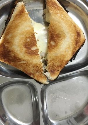 ચીઝ ટોસ્ટ સેન્ડવીચ (Cheese Toast Sandwich Recipe In Gujarati) રેસીપી મુખ્ય ફોટો