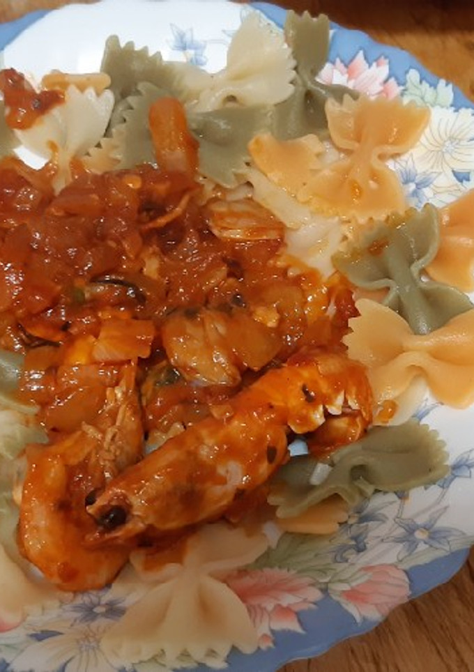 Una foto de Farfalle a la marinera