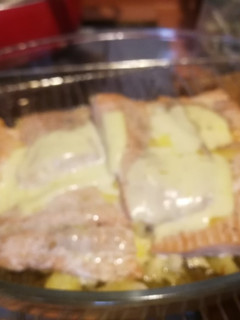Una foto de Salmón al horno con queso