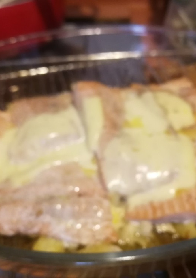 Una foto de Salmón al horno con queso