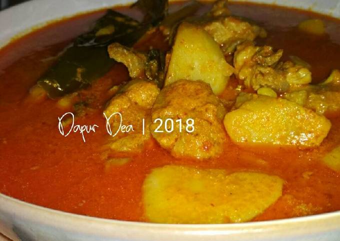 Gulai Ayam mix kentang bumbu padang