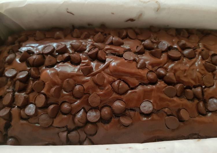 Langkah Mudah untuk Menyiapkan Fudgy Brownies Shiny Crust, Lezat