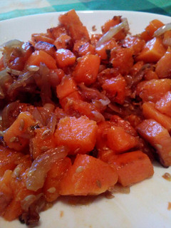 Una foto de Calabaza a la plancha con cebolla caramelizada y sésamo