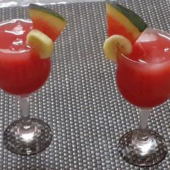 Watermelon and cucumber juice A picture of Watermelon and cucumber juice.