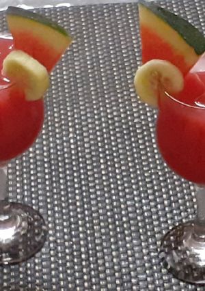 A picture of Watermelon and cucumber juice.