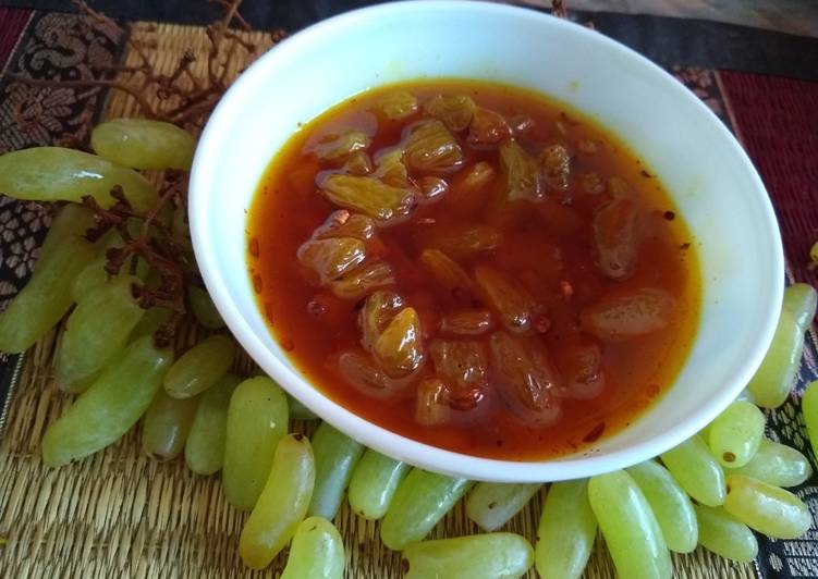 Steps to Make Tasty Khatti meethi angur chutney (grapes)