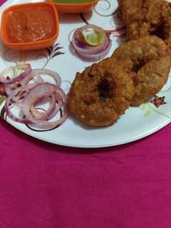 मूंग दाल के वडे (Moong dal ke vade recipe in hindi) रेसिपी मुख्य फोटो